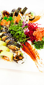亚洲龙摄影照片_午餐时间餐厅的日本寿司，亚洲美食