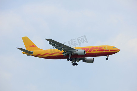 阿姆斯特丹摄影照片_荷兰阿姆斯特丹-2017 年 7 月 20 日：D-AEAE 吃 DHL