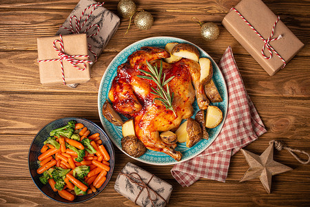 海味盛宴摄影照片_圣诞大餐与烤鸡顶视图