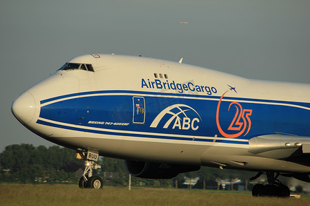 6.1摄影照片_荷兰阿姆斯特丹-2017 年 6 月 1 日：VQ-BUU AirBridgeCargo 波音 747