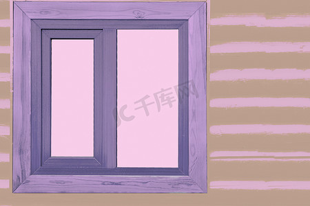 在一个木淡紫色框架的桃红色窗口在桃红色棕色原木木材的木墙壁上。