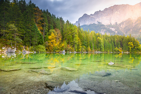 Eibsee 湖与楚格峰山脉，德国阿尔卑斯山，巴伐利亚，德国