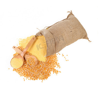 袋装玉米粒和面粉。