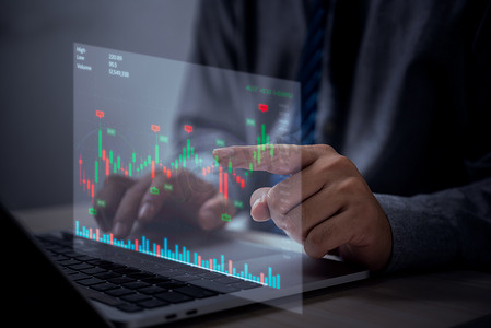 投资概念和商业金融技术股票市场投资和数字资产的资金商人从外汇交易图中分析财务数据。