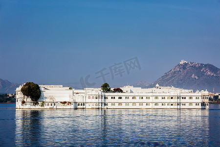 湖宫（Jag Niwas）豪华酒店位于拉贾斯坦邦乌代浦皮丘拉湖。