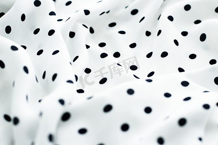衬布摄影照片_经典的圆点纺织背景纹理，白色奢华面料设计图案上的黑点