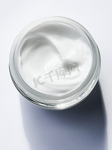面霜保湿罐作为白色背景产品样品、美容护肤、化妆品科学