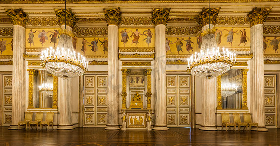 意大利都灵 — 大约2022年1月：皇宫浪漫的老舞厅内部，1842年。