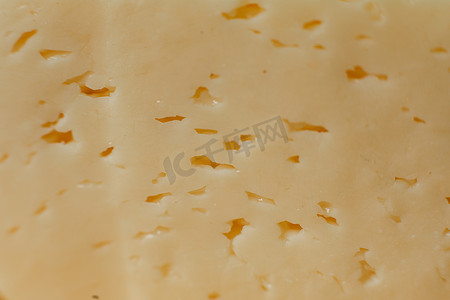 带孔的黄色新鲜奶酪，墙纸 奶酪的质地，背景