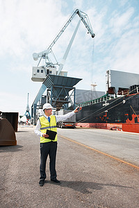 航运公司、安全设备和货物管理的供应链物流经理。