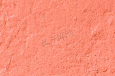 灰墙壁摄影照片_墙壁的表面是用旧的不均匀的红色灰泥制成的。