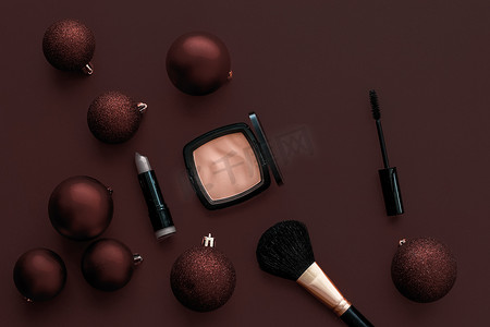 美容品牌圣诞促销的化妆品和化妆品产品套装，豪华巧克力平面背景作为假日设计