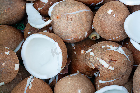 新鲜果实摄影照片_做椰奶的新鲜椰子的内部