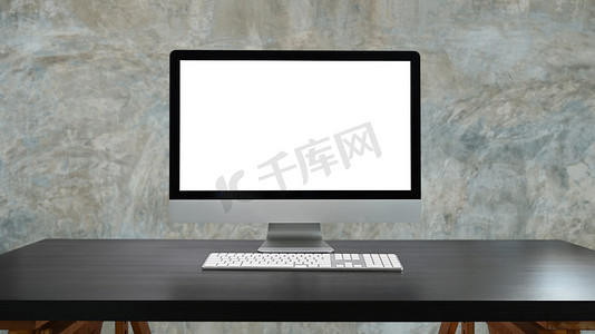 显示屏模板摄影照片_前视图模拟电脑，黑色桌子上有空显示屏。