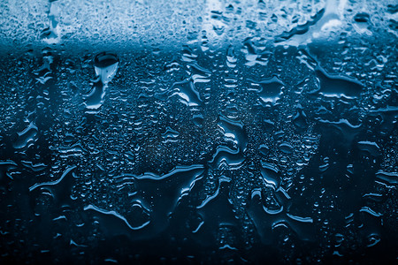 水纹理抽象背景、蓝色玻璃上的水滴作为科学宏观元素、雨天和自然表面艺术背景为环境品牌设计