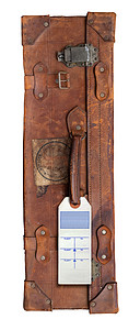 国外电力变电站摄影照片_带空白行李牌的老式手提箱