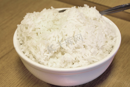 蒸熟的米饭摄影照片_香喷喷的茉莉花米饭