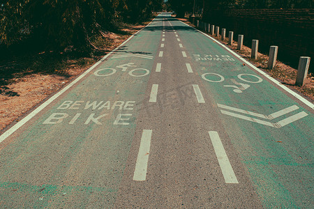 空自行车道或自行车道，有车道的自行车道。