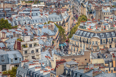 法国巴黎蒙马特的小巷和屋顶图案