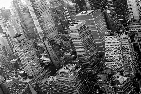 曼哈顿摄影照片_纽约天际线与曼哈顿市中心城市摩天大楼的鸟瞰图，纽约市，美国。
