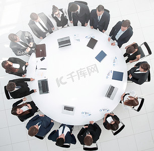 圆桌会议摄影照片_从 top.meeting 业务合作伙伴的角度来看圆桌会议。