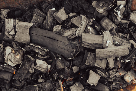 焚烧摄影照片_焚烧木材。