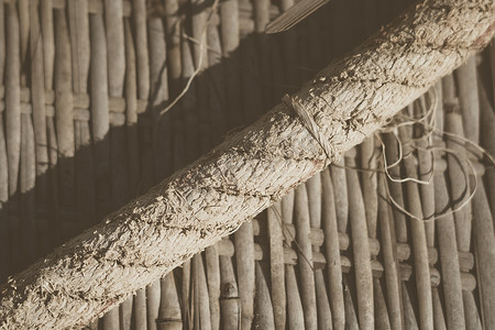 旧编织竹地毯，粗糙的纺织宽绳，碎片横幅框架边框。