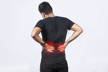 下背部摄影照片_有脊柱问题的人，孤立背景下有背部问题的人，腰椎问题概念，背痛的酸痛人