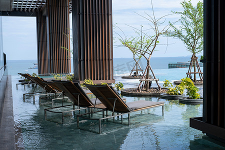 泰国芭堤雅，海滨海滩路芭堤雅现代无边泳池的现代希尔顿酒店