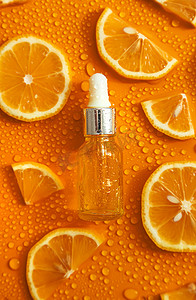 一瓶化妆品和一滴液体，保湿橙。
