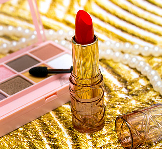 化妆红色唇膏意味着美容产品和美容