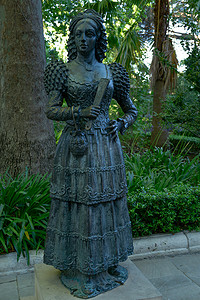 服装色彩摄影照片_西班牙马拉加隆达典型服装的雕像
