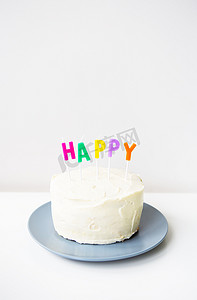 生日蛋糕，奶油海绵蛋糕上刻着幸福。