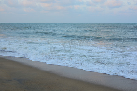 波浪与沙滩背景