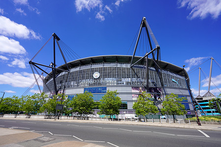 英国曼彻斯特 - 2022年7月13日：曼彻斯特市体育场也称为阿提哈德体育场，是曼城足球俱乐部的主场。