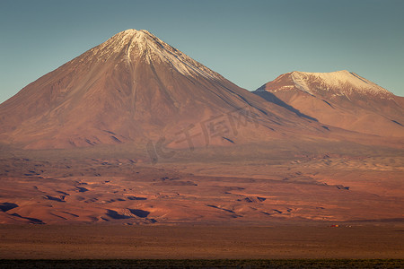 日出时的利坎卡布尔火山，阿塔卡马沙漠景观，智利，南美洲