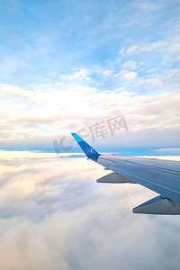 2022 年 2 月 4 日，英国伦敦：从飞机上欣赏美丽的云彩。