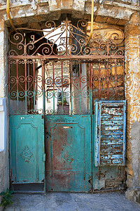 古代的门摄影照片_老生锈的铁门