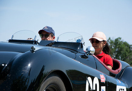 捷豹 XK120 OTS ROADSTER 1950 年在一辆旧赛车上参加 2022 年著名意大利历史赛事 Mille Miglia 拉力赛（1927-1957 年）