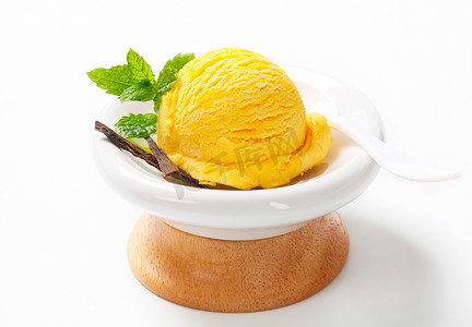 黄色冰淇淋