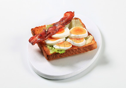 开面鸡蛋三明治