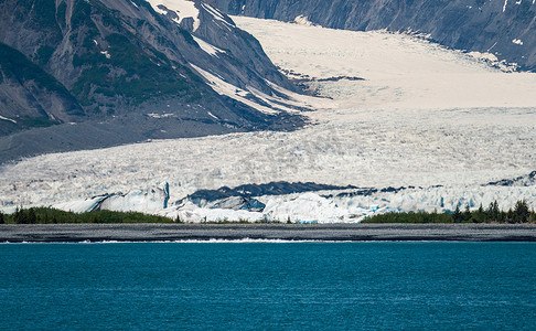 复活摄影照片_熊冰川进入阿拉斯加苏厄德附近的海湾