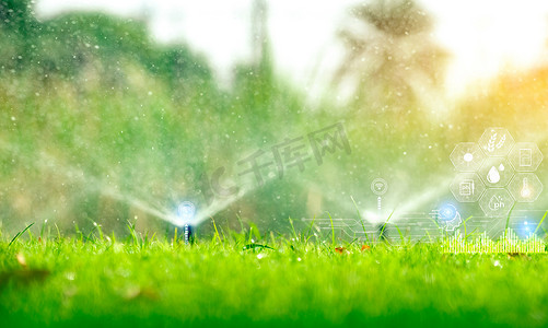 监控摄影照片_自动草坪洒水器浇灌绿草和智能农业概念的图标。