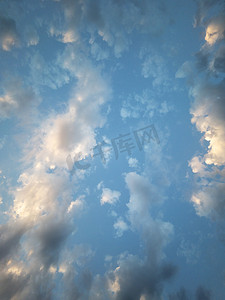 全屏天空摄影照片_傍晚的夕阳蓝天白云全屏