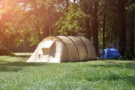 森林公园区的大帐篷。