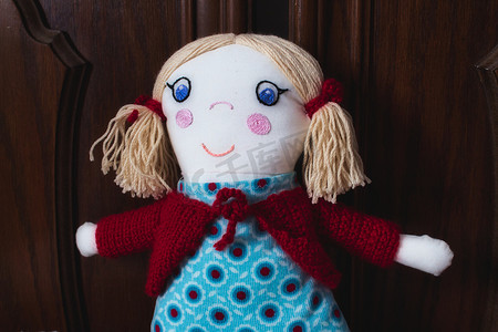 儿童针织毛绒布娃娃毛绒玩具的特写