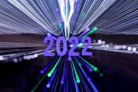 2022年新年贺卡，光线背景由花环制成