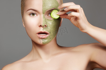 绿色面膜摄影照片_应用绿色面膜的美丽女人。