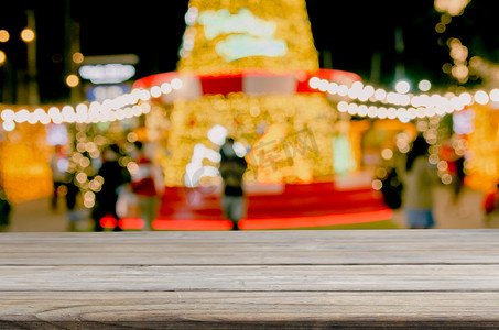 圣诞节桌面摄影照片_木桌面产品空柜台抽象模糊背景人散景光节日装饰展示复古复古色调。