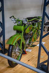 哈雷摄影照片_德国辛斯海姆 — MAI 2022：绿色摩托车哈雷戴维森 J 型